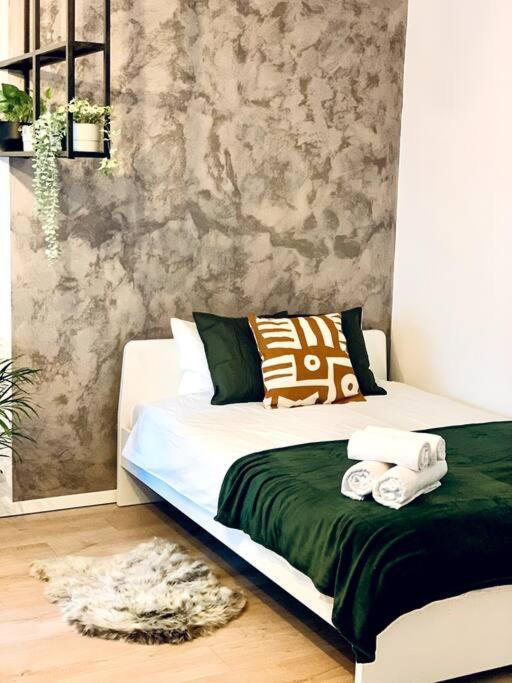Апартаменти Heart Of The City - Modern Studio With Balcony Бухарест Екстер'єр фото